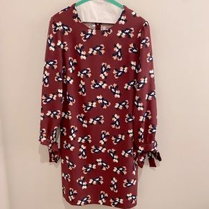 Size 2 banana republic shift dress. Super cute. Received lots of compliments!